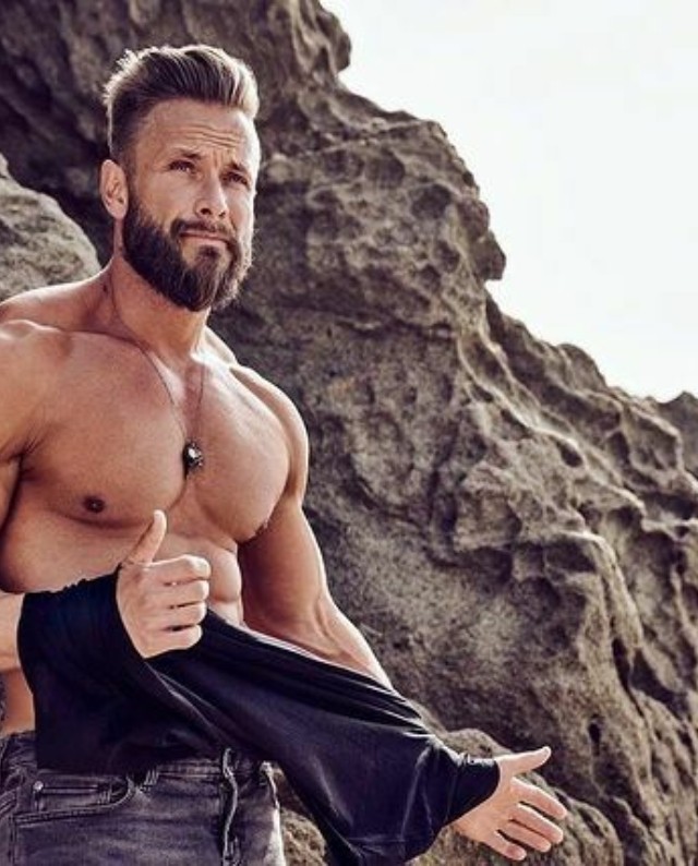 Magnus Lygdbäck with his shirt off