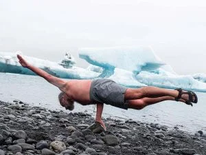 Wim holding bodyweight one handed