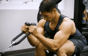 Bodybuilder doing cable crunches