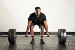 Man does deadlifts for a six pack