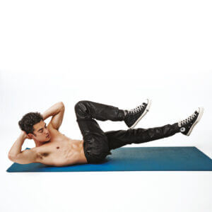 OBLIQUE CRUNCHES from the Darren Barnet Workout