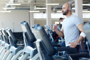 Man doing cardio in the gym