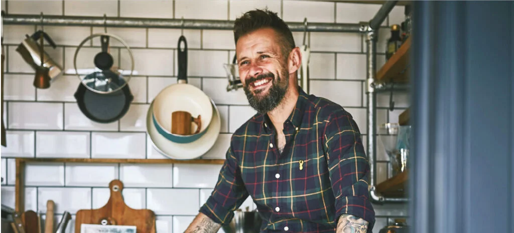 Max McMurdo in the kitchen