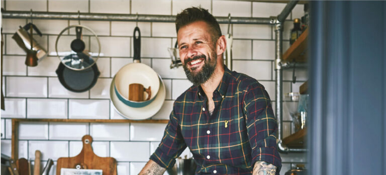 Max McMurdo in the kitchen