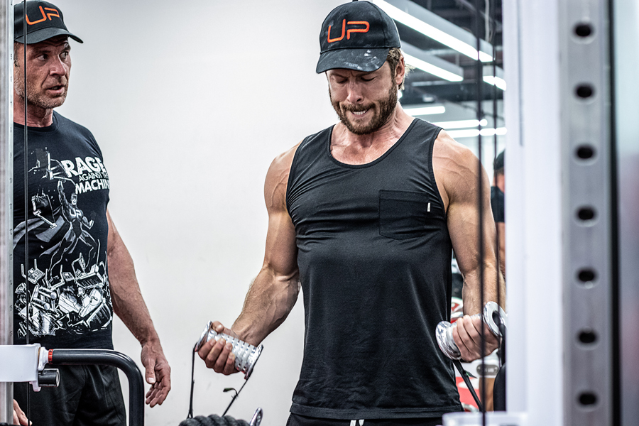 Glen Powell's INSANE 1 month body transformation to play Hangman. The work  and dedication this man put into his character was truly something else : r/ topgun