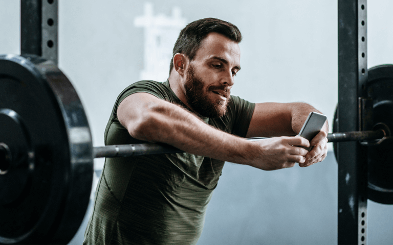 4 Ways Your Phone Is Sabotaging Your Gym Session