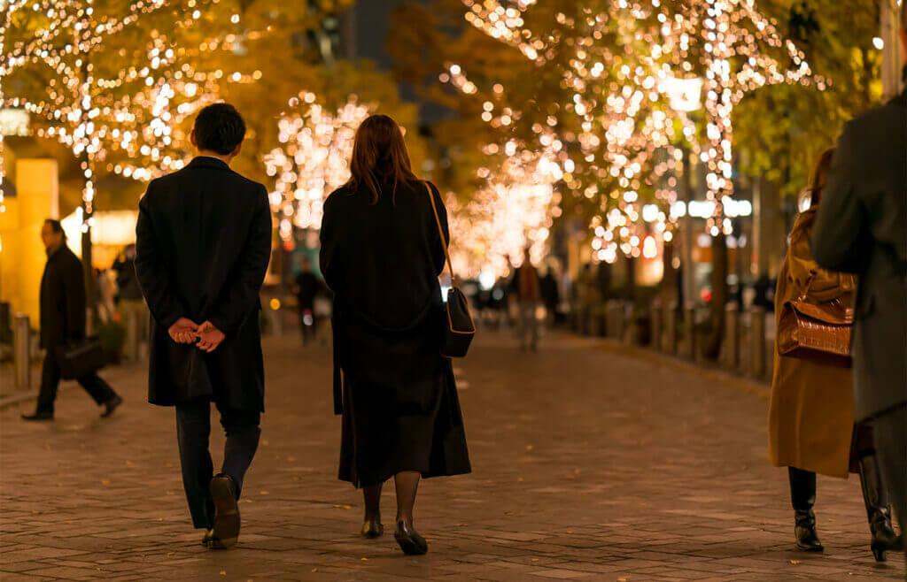 5 Ways To End Your Dating Drought This Winter