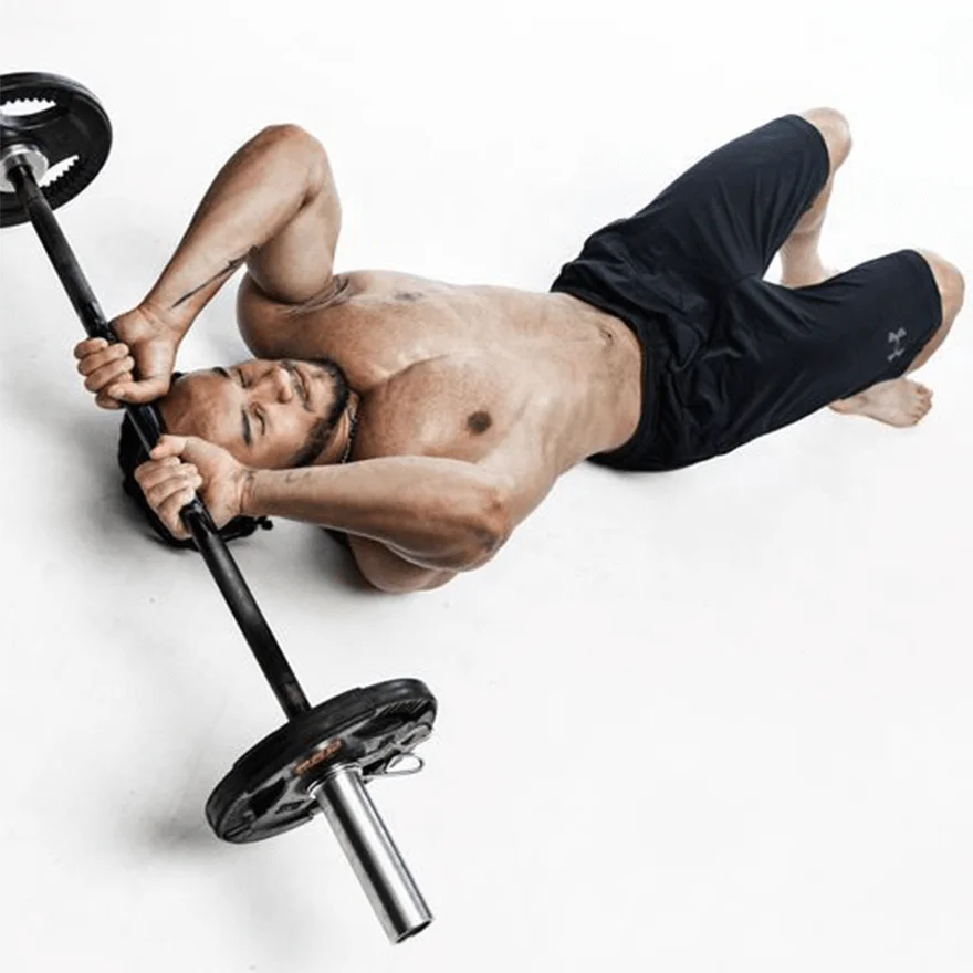 Bodybuilder performs lying skull crushers