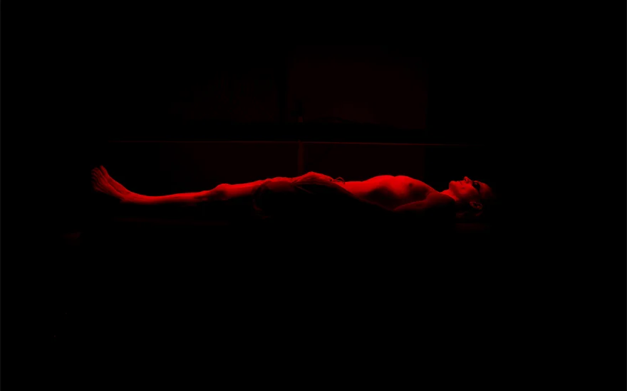 Bryan Johnson under red light