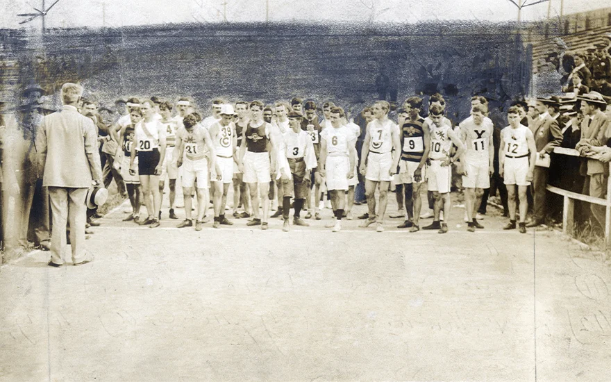 Old picture of marathon runners