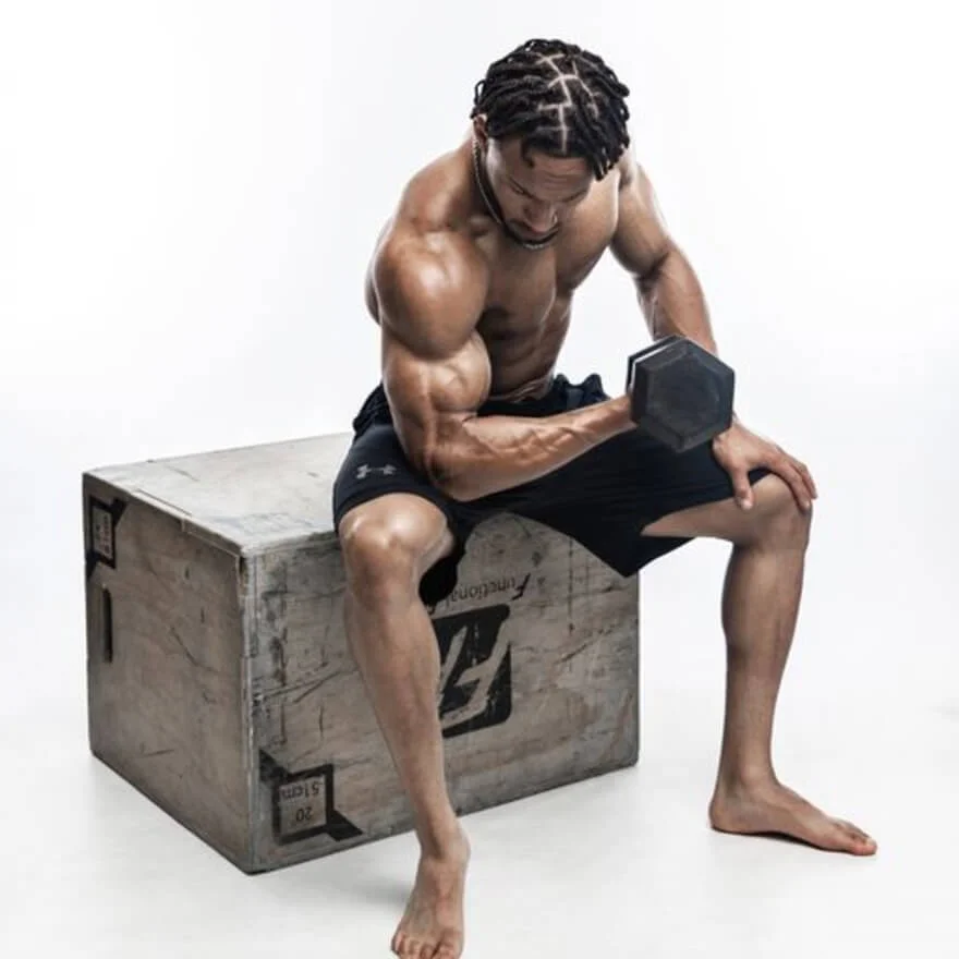 Man doing concentration curls